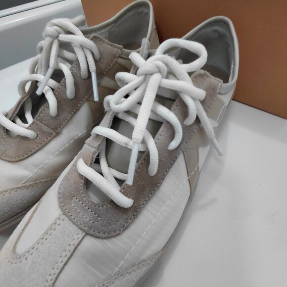 Women's Sneakers by Munro size 8 - Picture 8 of 11